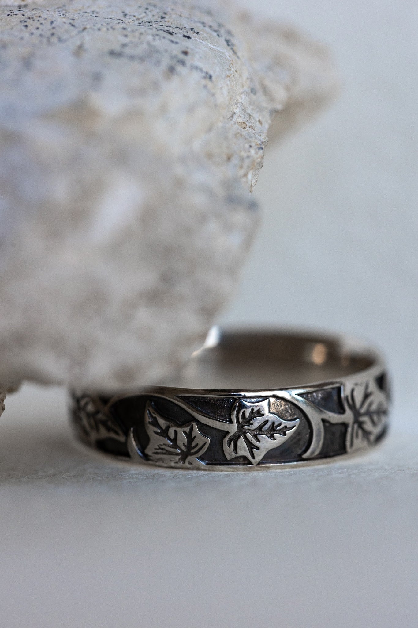 White gold ivy leaves pattern wedding band, men's wedding band with leaf motif - Eden Garden Jewelry™