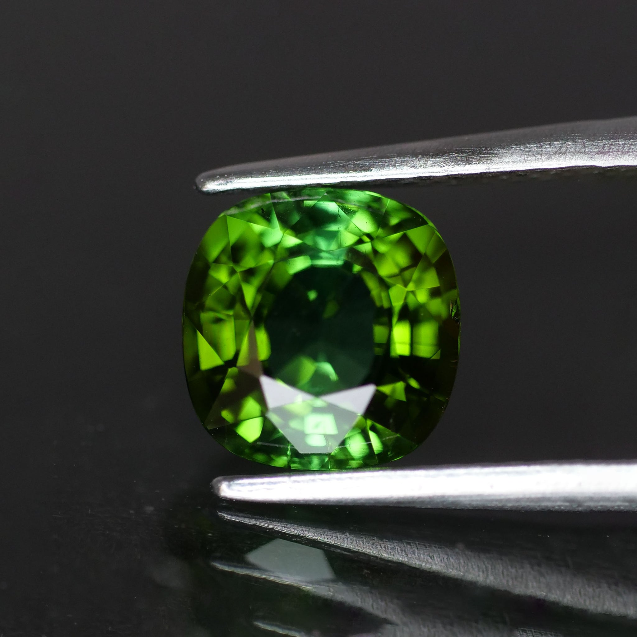 Tsavorite Garnet | natural, green color, cushion cut, 6 mm, VS *0.9ct - Eden Garden Jewelry™