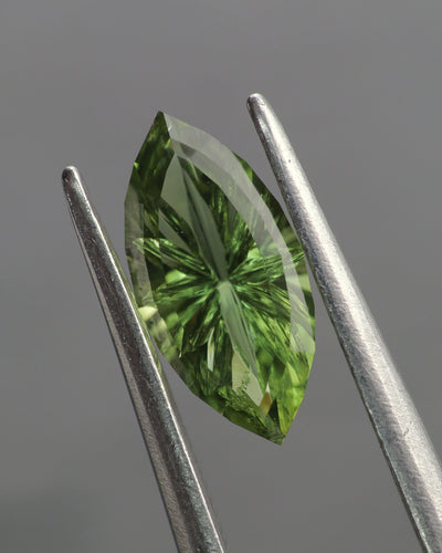 Sapphire | natural, green color, fantasy-cut, *10x5mm, 1ct - Eden Garden Jewelry™