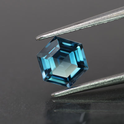 Topaz | natural, London blue color, hexagon-cut, 6mm, 1.1ct - Eden Garden Jewelry™