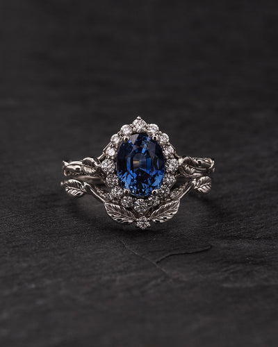 Nature inspired bridal ring set with natural blue sapphire and diamonds / Florentina - Eden Garden Jewelry™