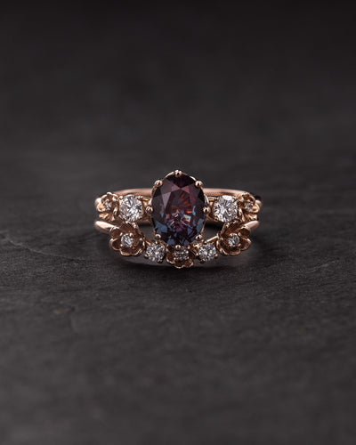 Romantic bridal ring set with colour changing alexandrite and diamonds / Fiorella - Eden Garden Jewelry™