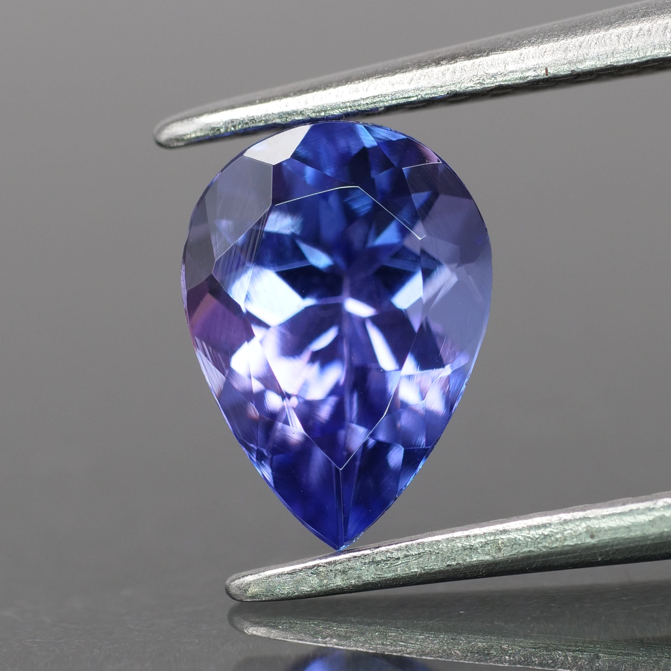 Tanzanite natural, bluish purple color, pear-cut, 8x6mm, 1ct