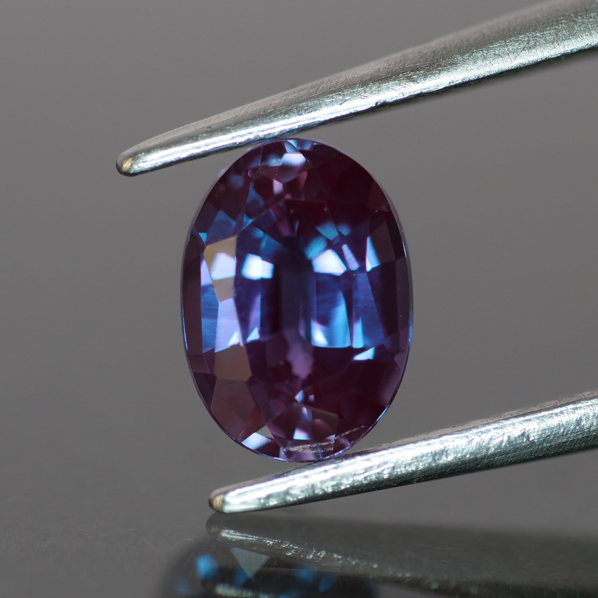 Alexandrite | lab created, colour changing, oval cut 7x5mm, 1ct - Eden Garden Jewelry™