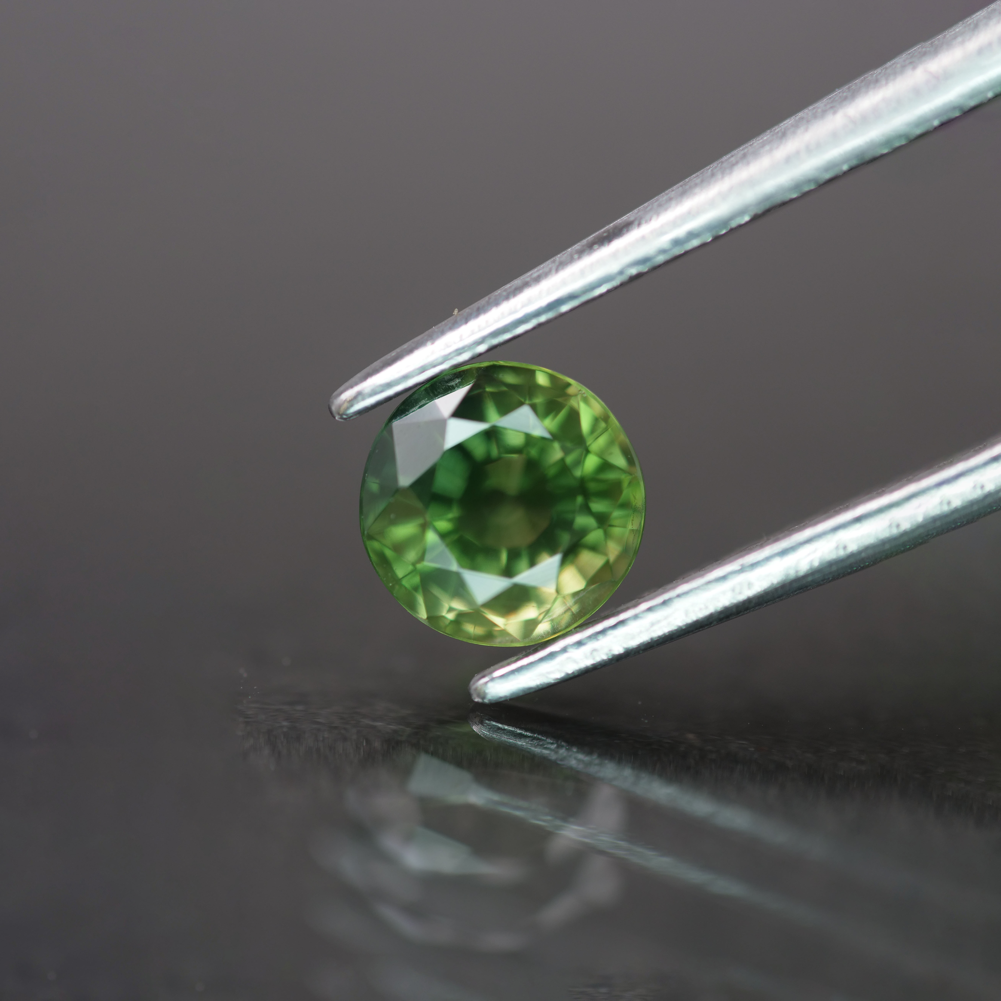 Sapphire | natural, green colour, round cut 5mm, VVS, *0.6ct - Eden Garden Jewelry™