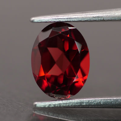 Garnet | red color, oval-cut, 8x6mm, 1.2ct - Eden Garden Jewelry™