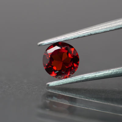 Garnet | red color, round-cut, 5mm, 0.5ct - Eden Garden Jewelry™