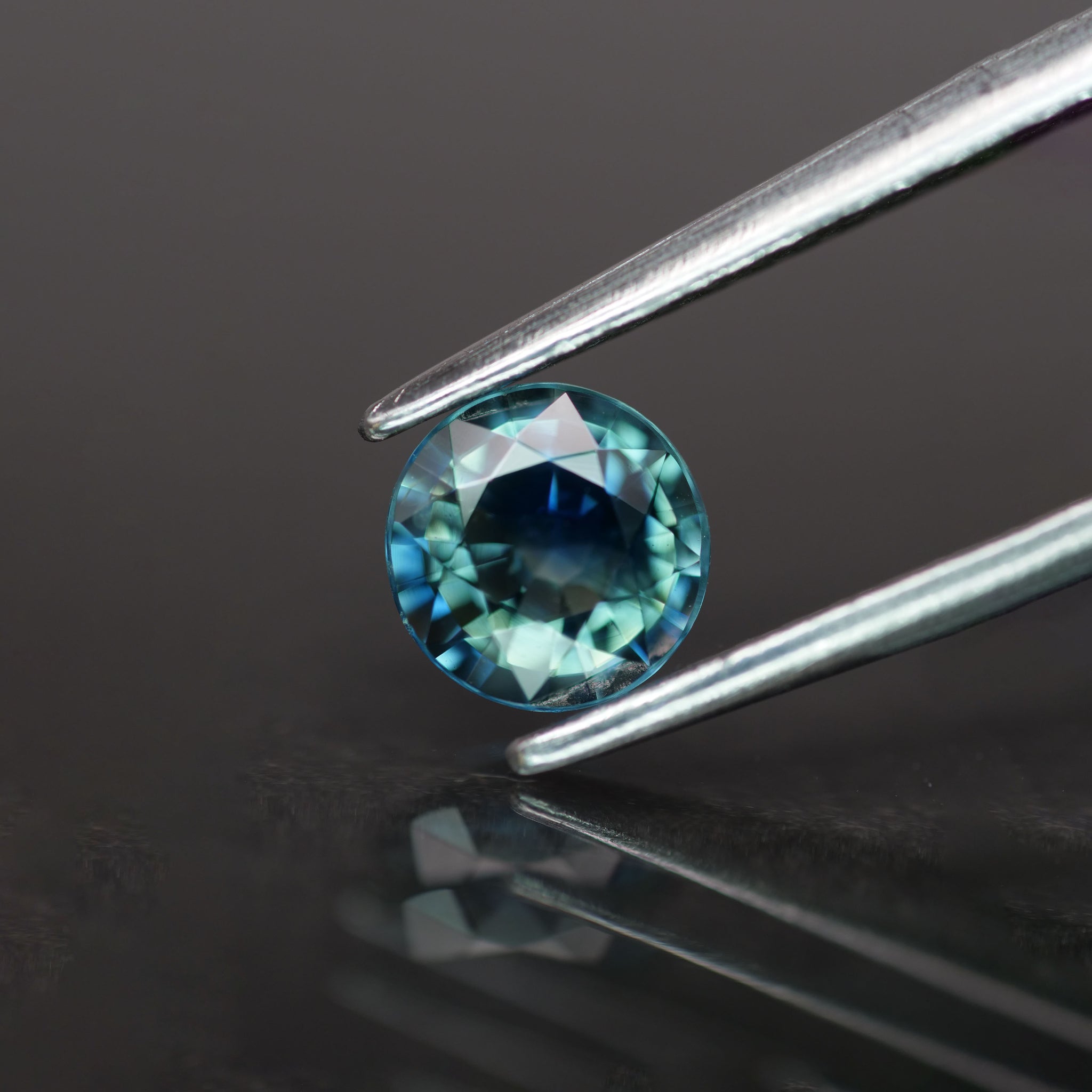 Sapphire | natural, teal color, round cut *5mm, VVS, *0.6ct - Eden Garden Jewelry™