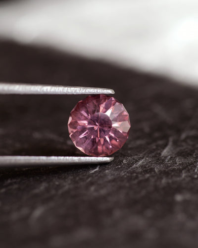 Spinel | pinkish red color, precision-cut, flower design, natural, 7mm, 1.6ct - Eden Garden Jewelry™