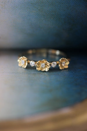 Three flowers wedding band, diamond ring - Eden Garden Jewelry™