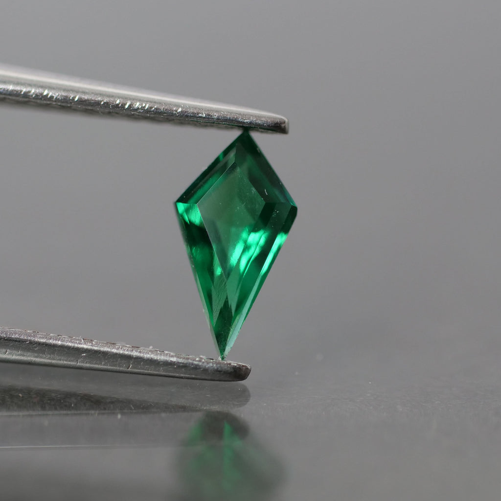 Emerald, Lab-Created Hydrothermal, kite cut 8 x 4mm, VS 0.35ct