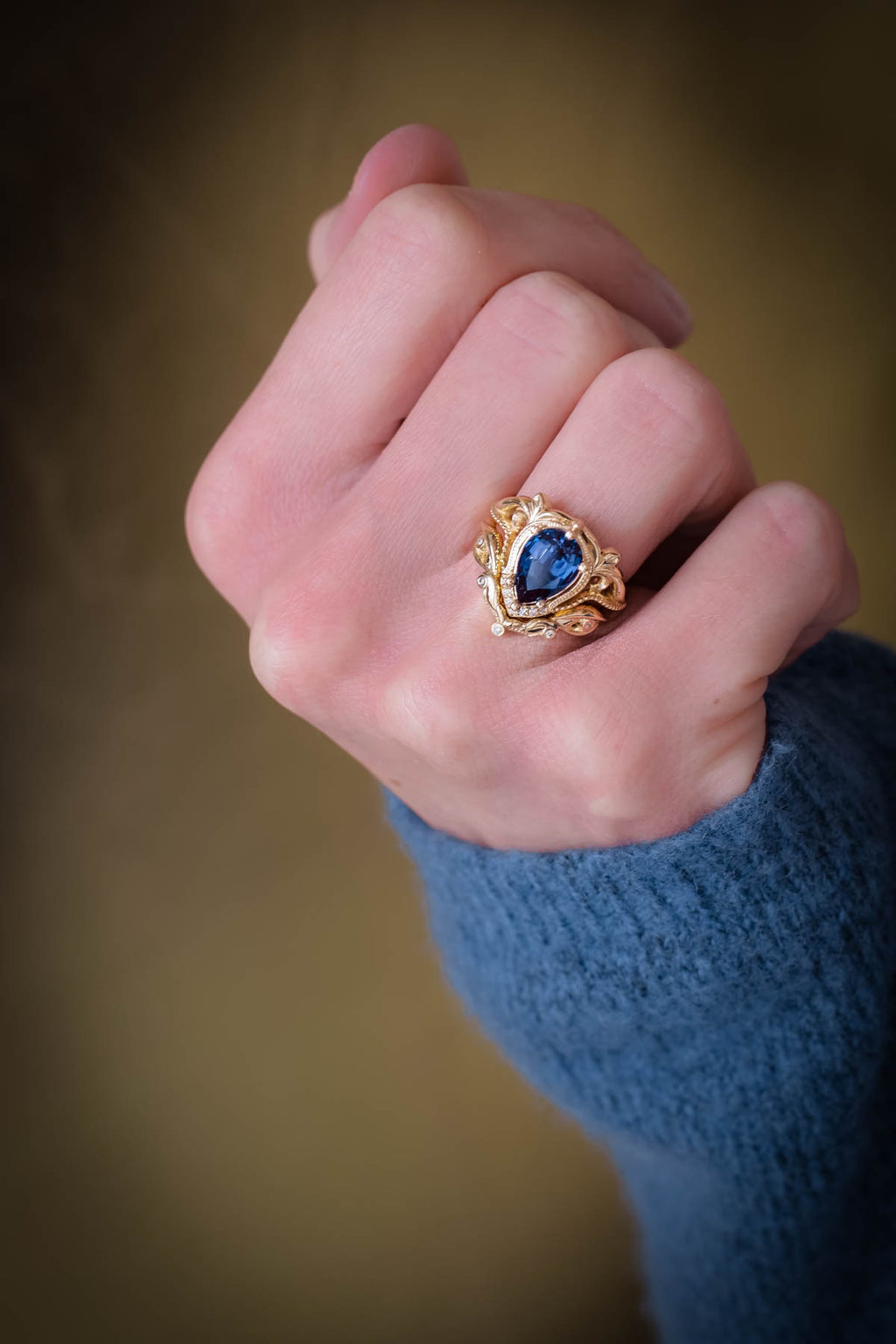 Blue topaz cabochon cut charming Blossom ring