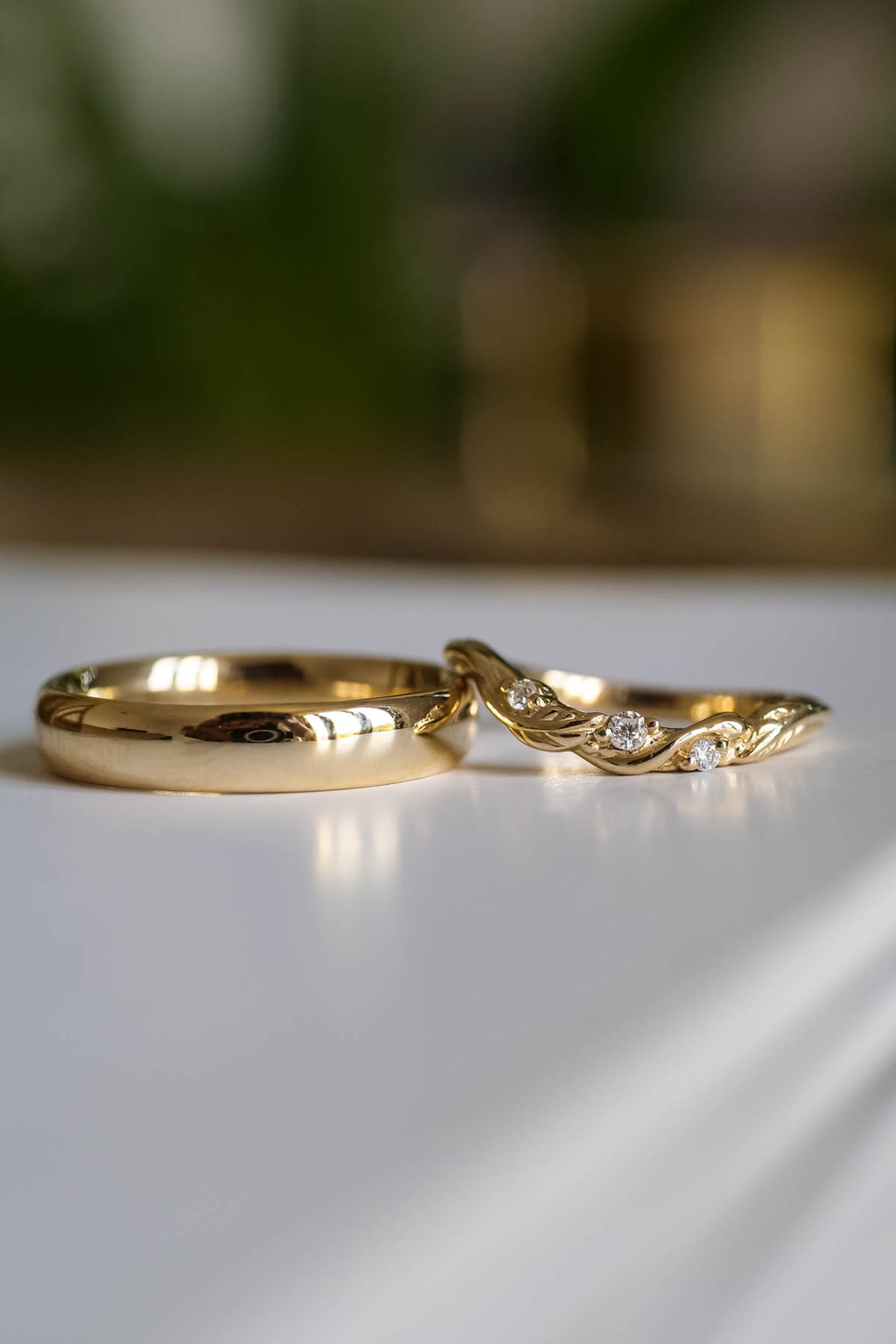 Wedding rings set for couples: classic band for him, curved leaf