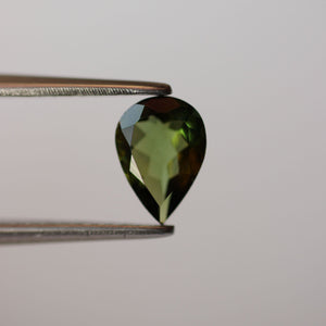 Tourmaline | Olive Green, pear cut 7x5 mm, 0.70ct, VS - Eden Garden Jewelry™
