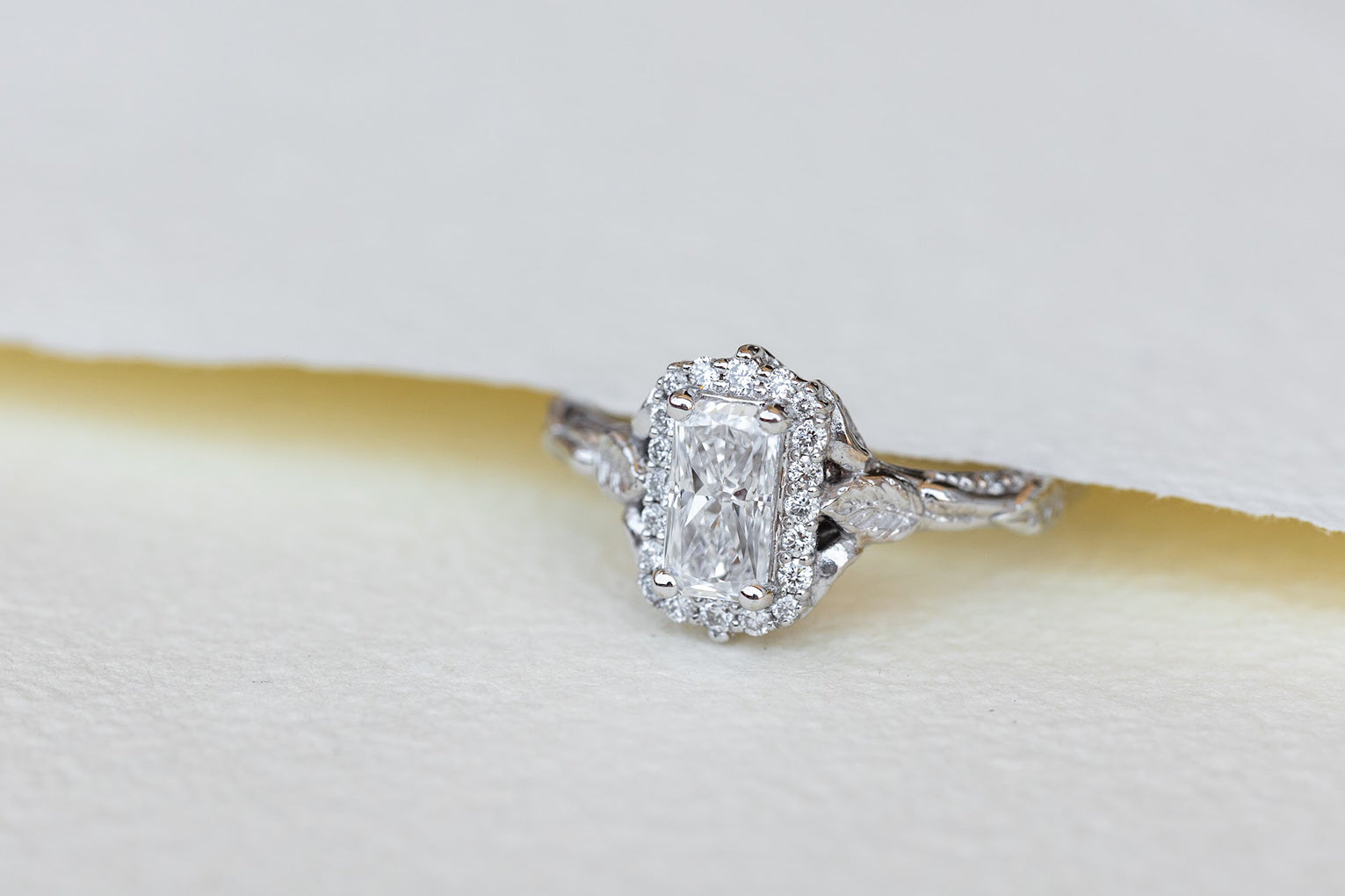 Find the Perfect Diamond Engagement Ring: Comprehensive Guide to Style, Quality, & Value