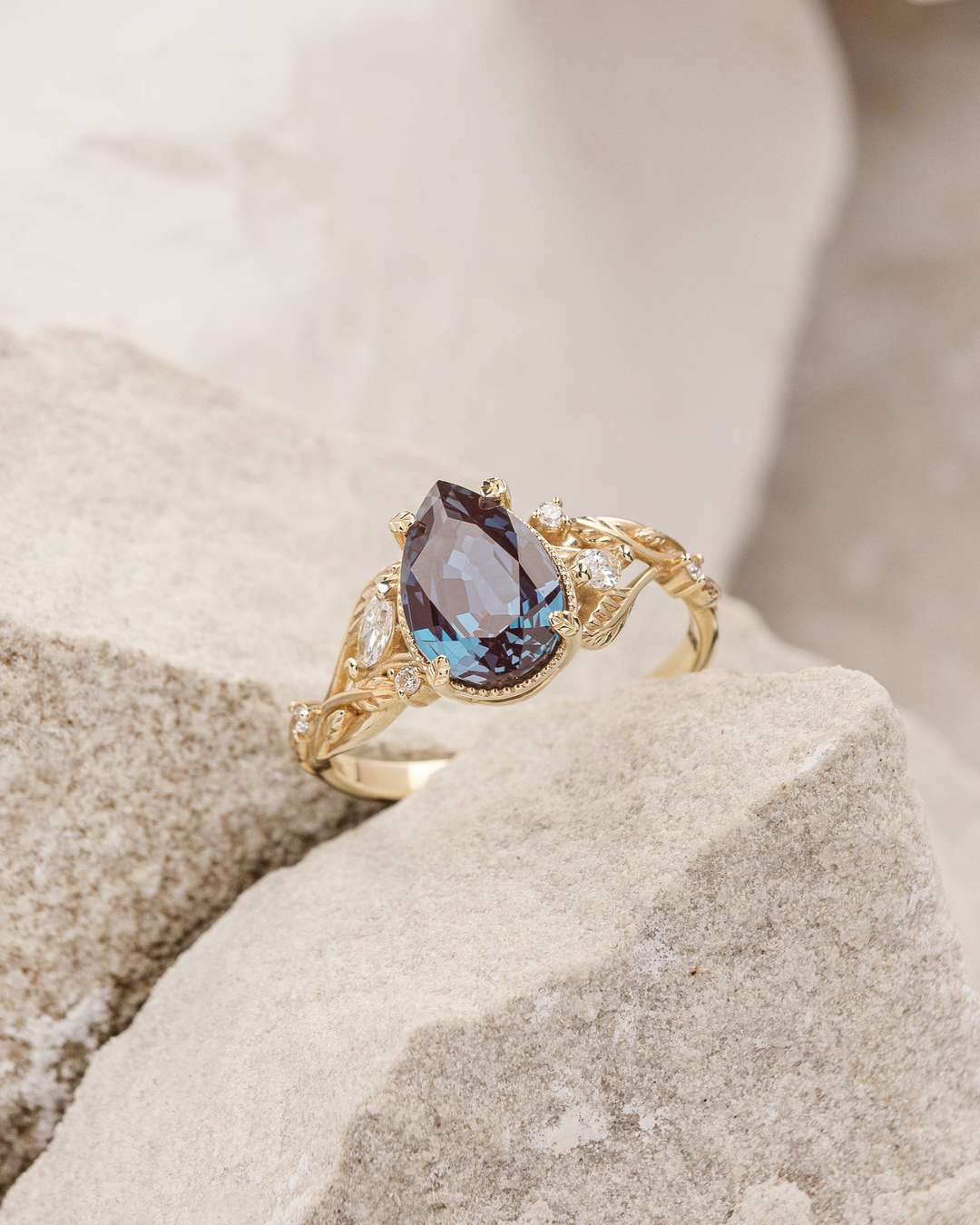 Lab-Created Alexandrite Engagement Rings | Color-Changing Gemstones ...