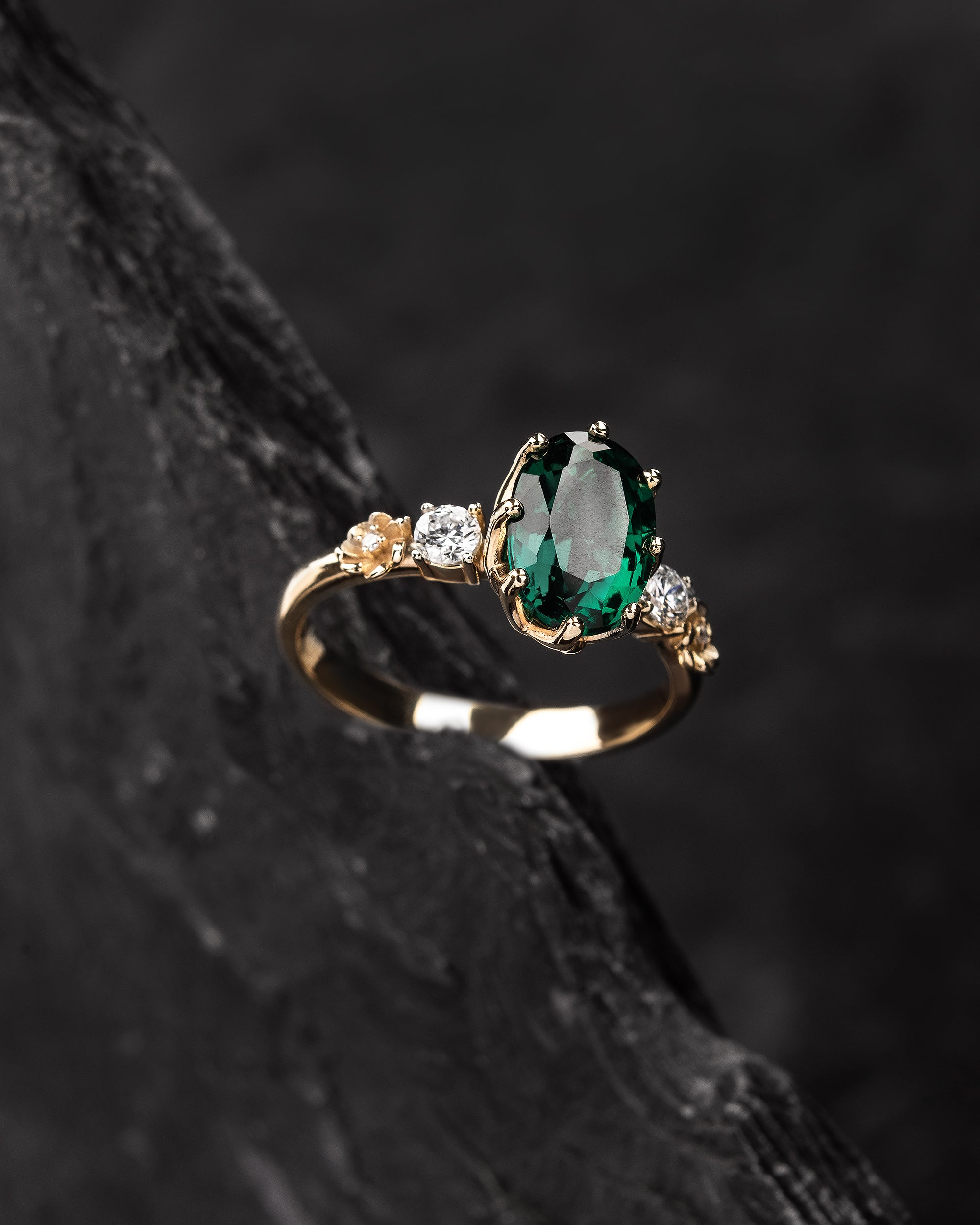 Wedding rings 2025 emerald stone