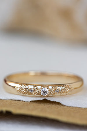 READY TO SHIP: Gold wreath wedding band with three lab grown diamonds, AVAILABLE RING SIZES 4.5-9US - Eden Garden Jewelry™