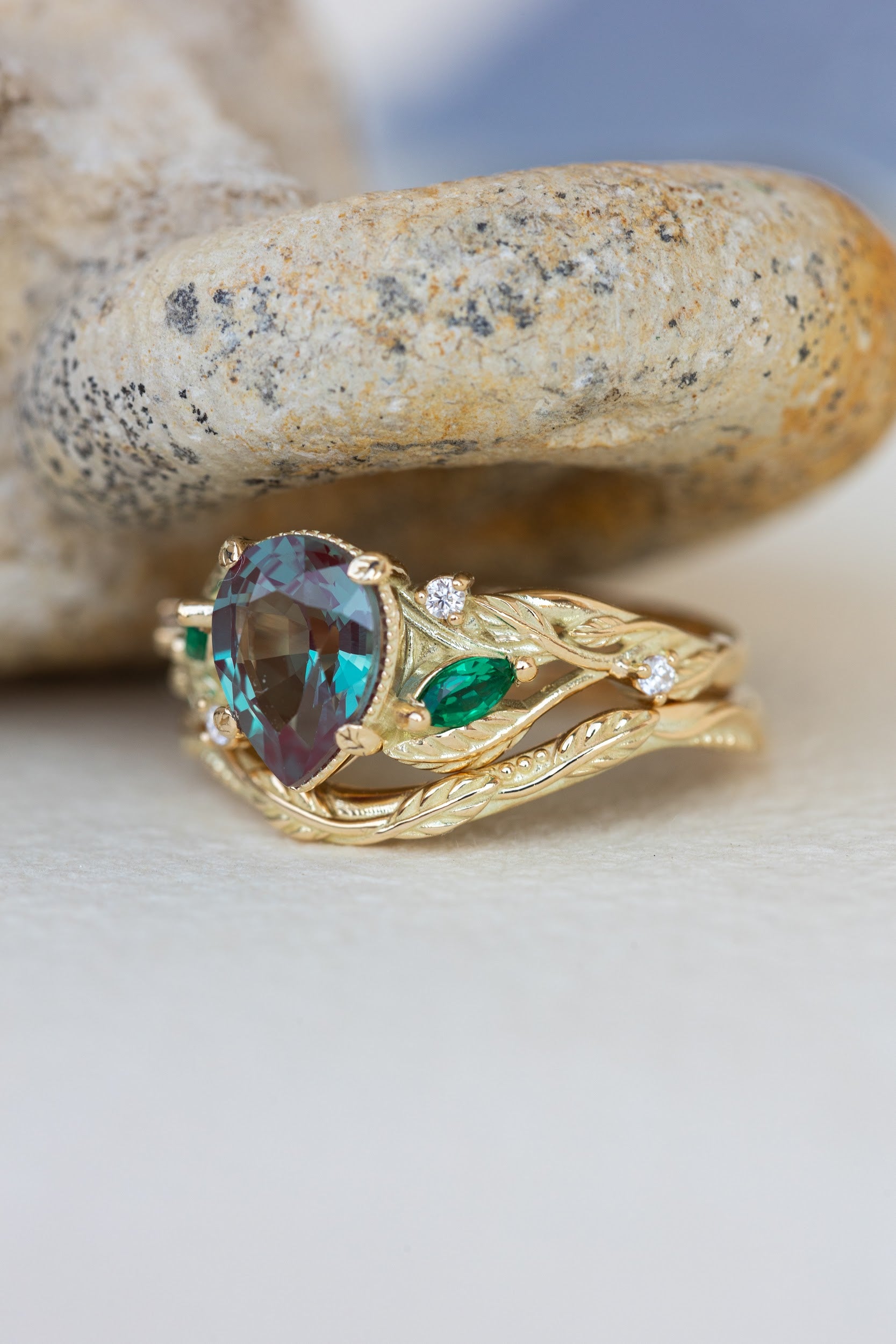 Colour changing alexandrite engagement ring, gold vines proposal ring / Patricia - Eden Garden Jewelry™