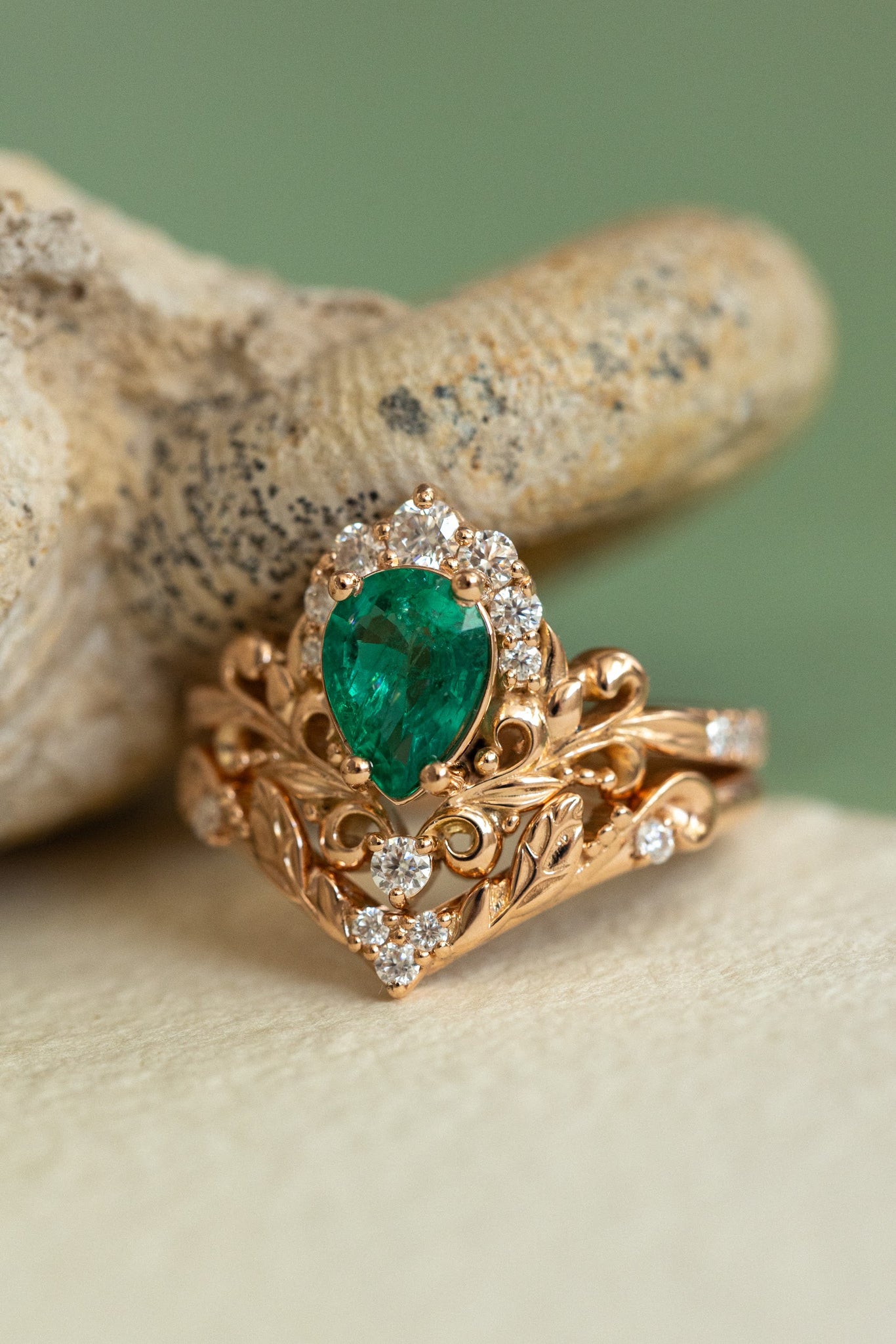 Emerald and diamonds bridal ring set, baroque inspired gold engagement ring set / Sophie - Eden Garden Jewelry™