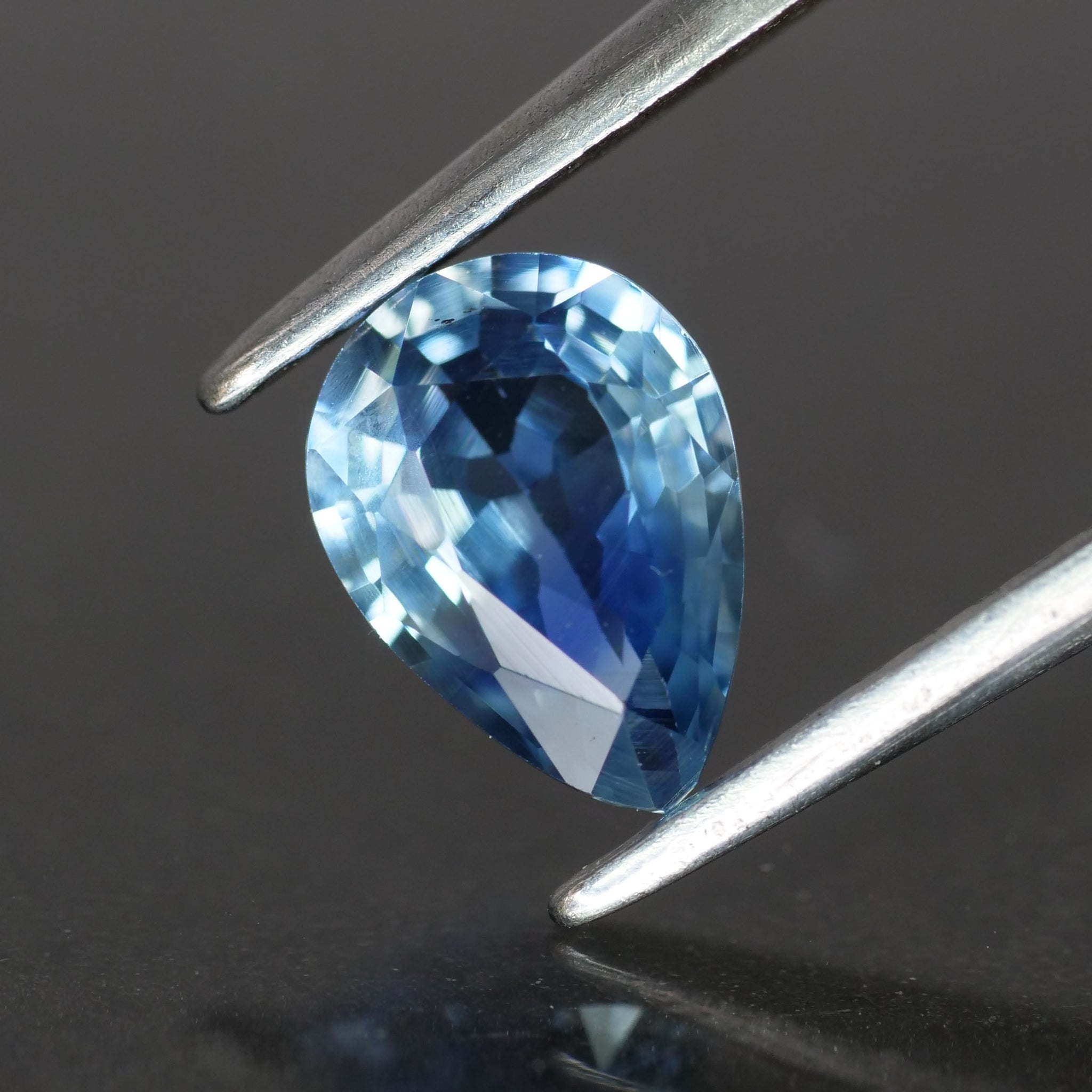 Blue Sapphire | natural, pear cut 7x5 mm, VVS, 0.84 ct - Eden Garden Jewelry™