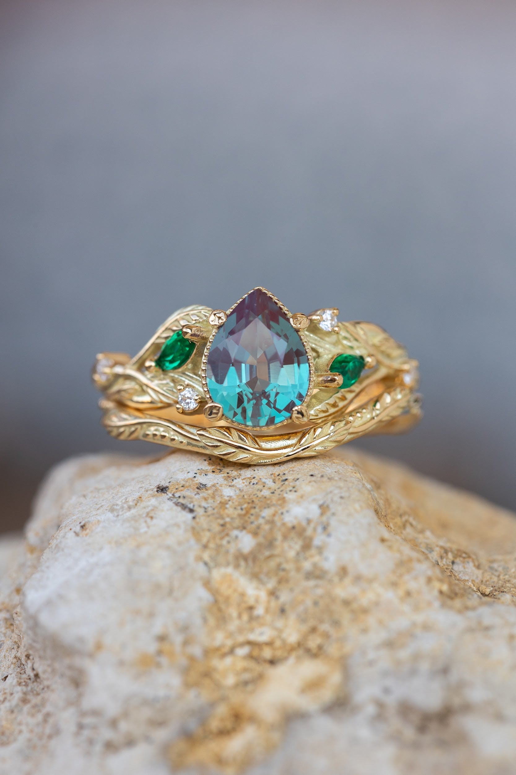 Colour changing alexandrite engagement ring, gold vines proposal ring / Patricia - Eden Garden Jewelry™