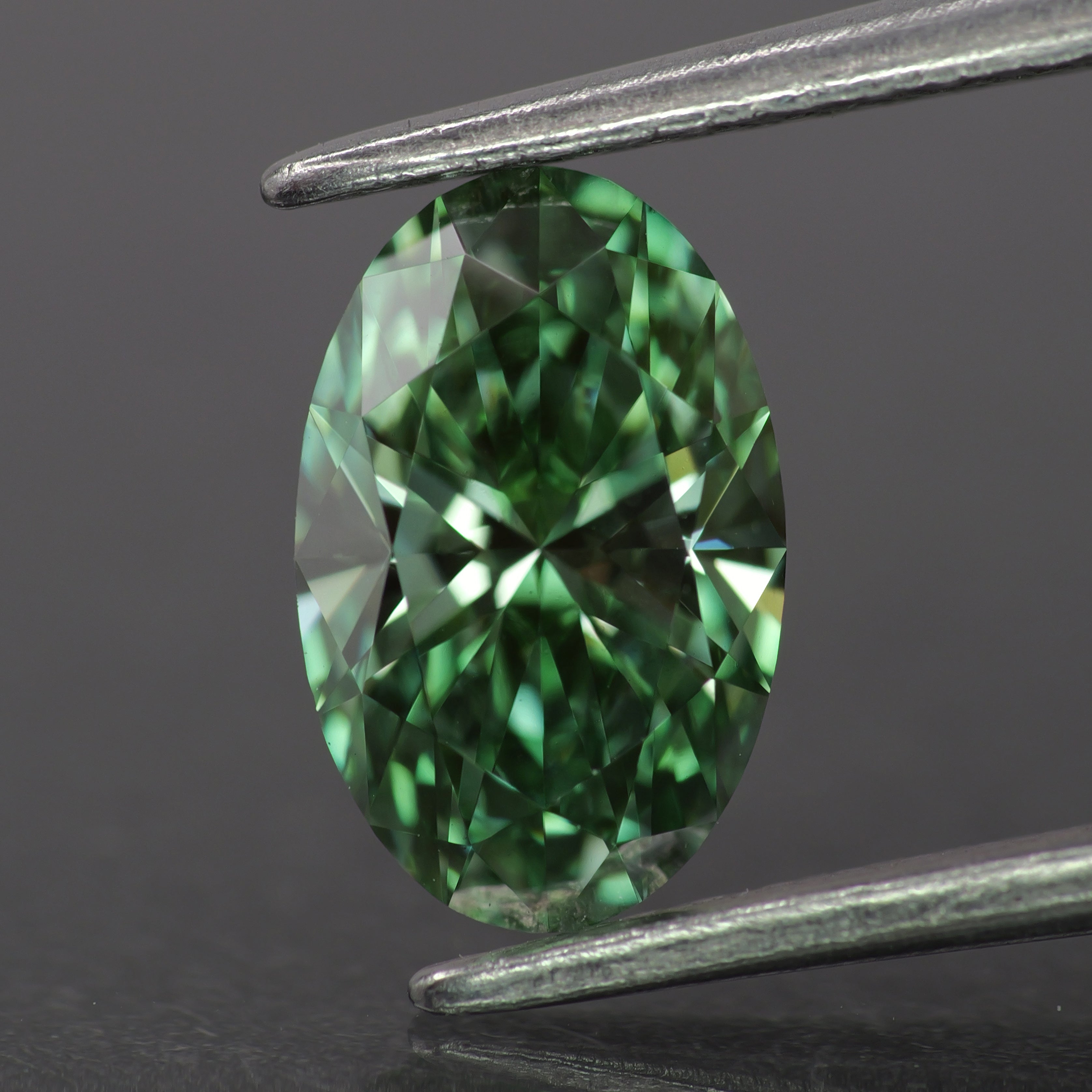 Lab grown diamond | IGI certified | oval-cut, *9x5.5mm, Fancy vivid green color, VS2, *1ct - Eden Garden Jewelry™