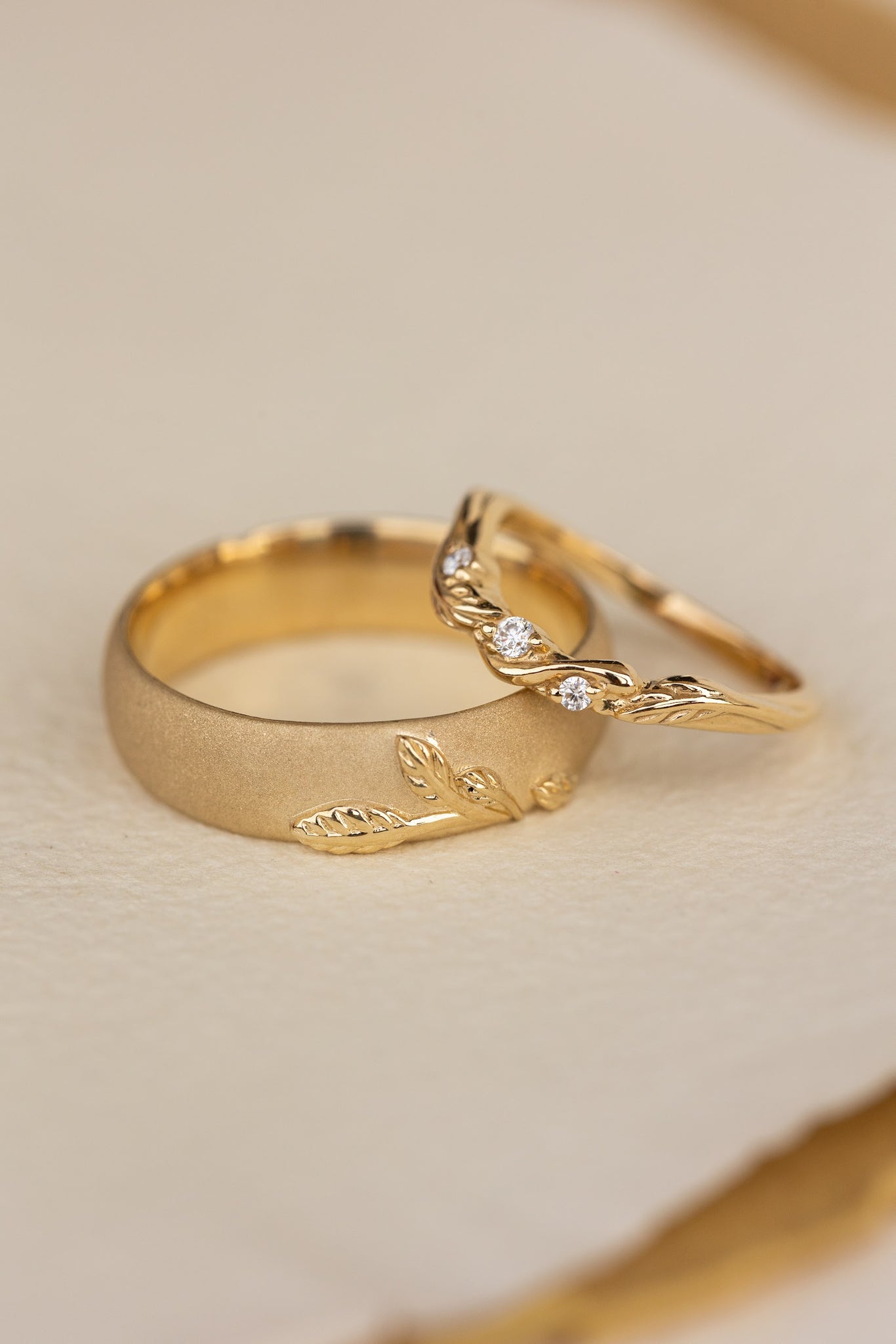 Wedding rings set for couples: satin band with branch for him, curved leaf ring with gemstones for her - Eden Garden Jewelry™