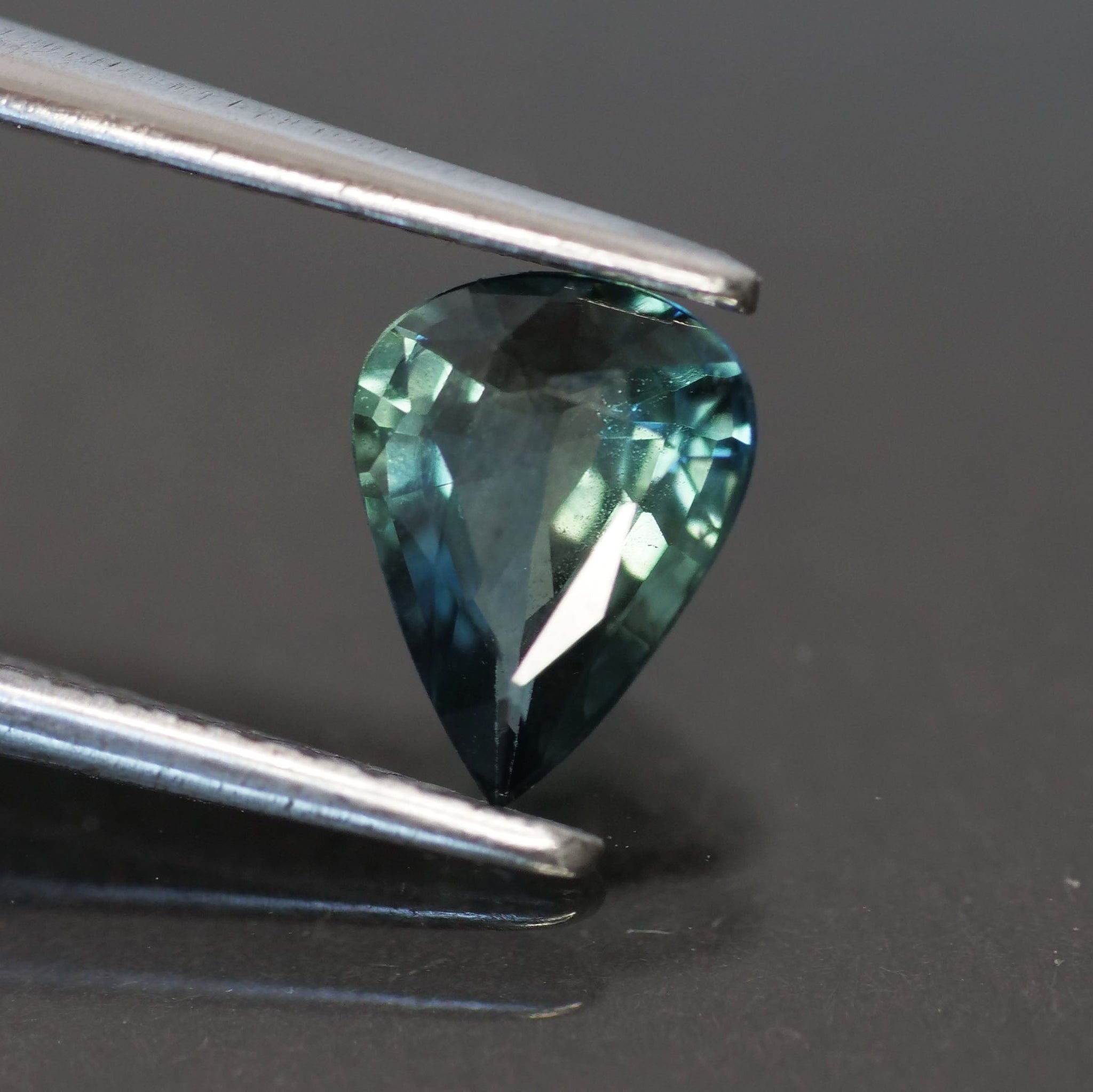 Greenish blue sapphire | natural, pear cut 7x5 mm, VS, 1ct - Eden Garden Jewelry™