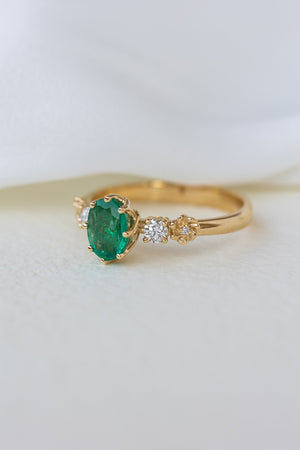 Natural oval emerald engagement ring, flower engagement ring with diamonds / Fiorella - Eden Garden Jewelry™
