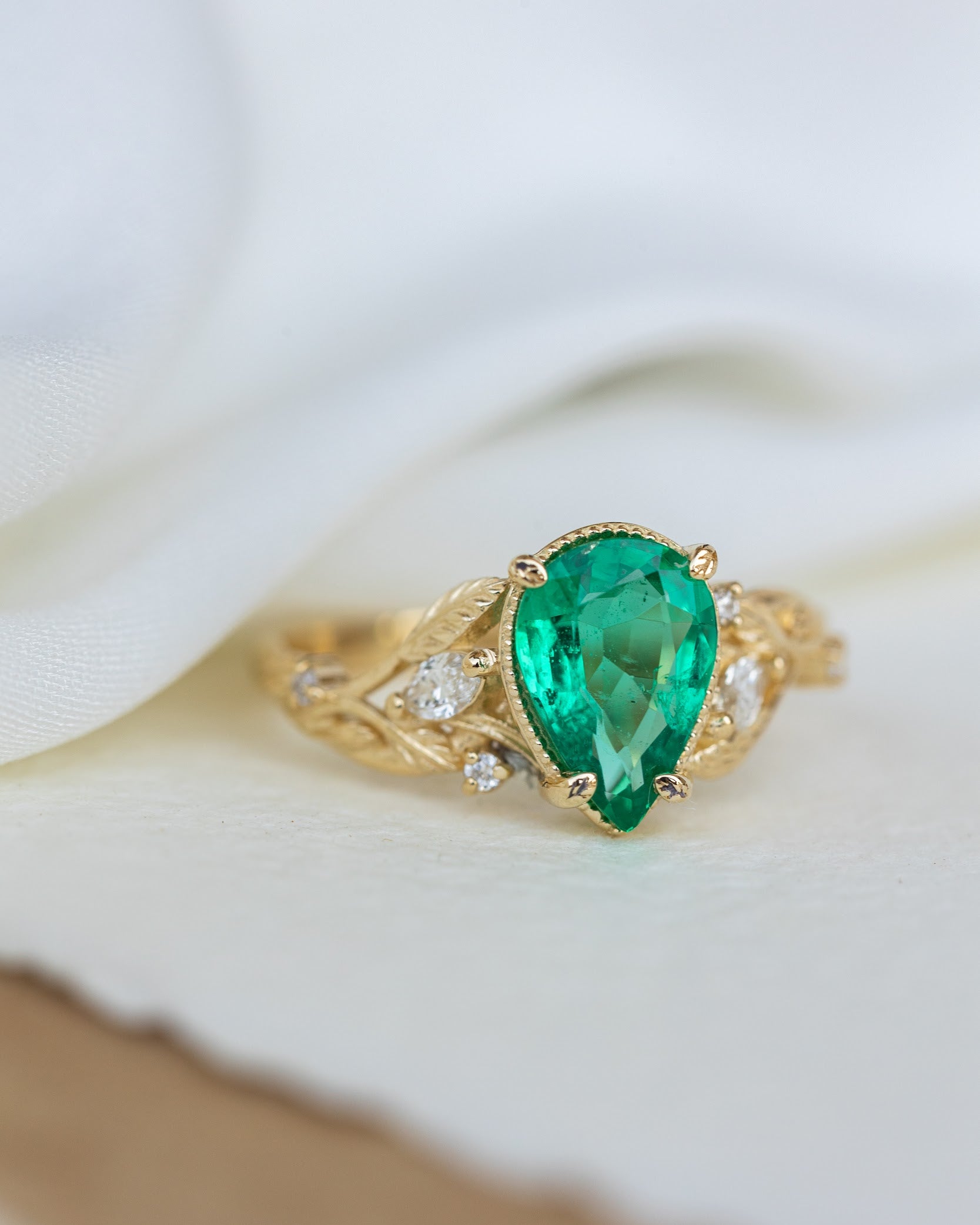 Natural emerald bridal ring set, gold leaves stacking rings with diamonds / Patricia - Eden Garden Jewelry™