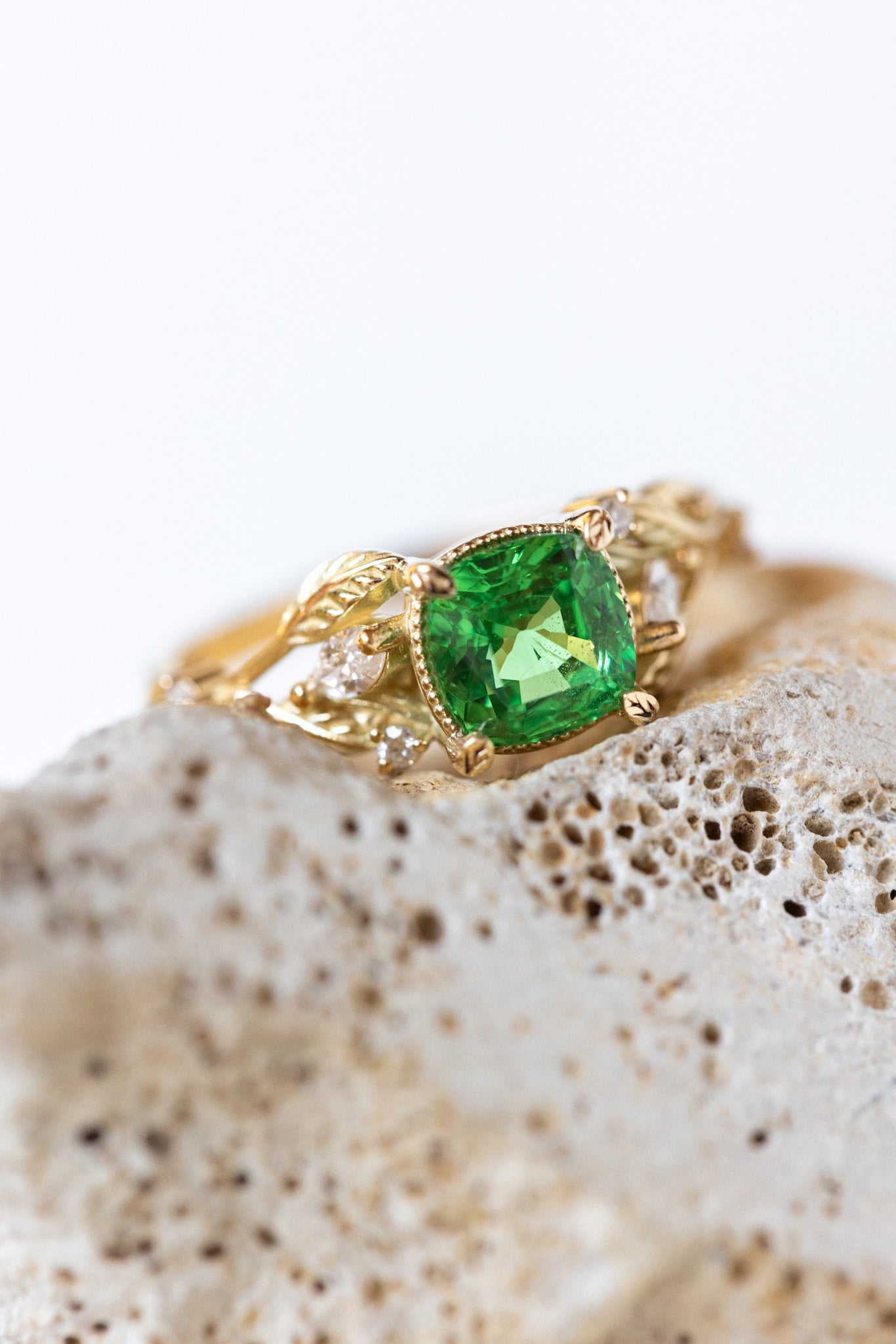 Tsavorite garnet engagement ring, gold ring with leaves and diamonds / Patricia - Eden Garden Jewelry™