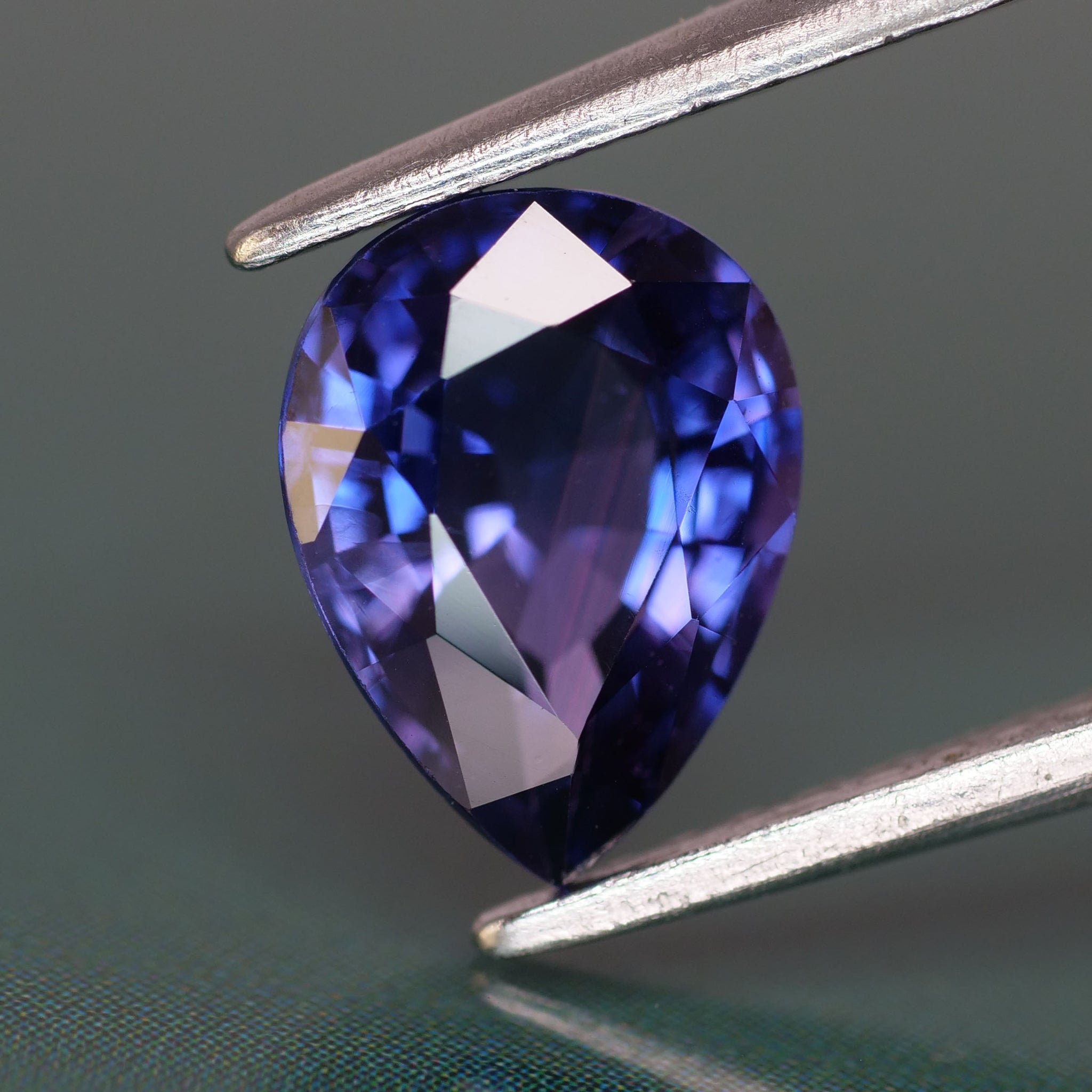 Sapphire | IGI certified | natural, purple color, pear cut 8x6mm, 1.5ct - Eden Garden Jewelry™