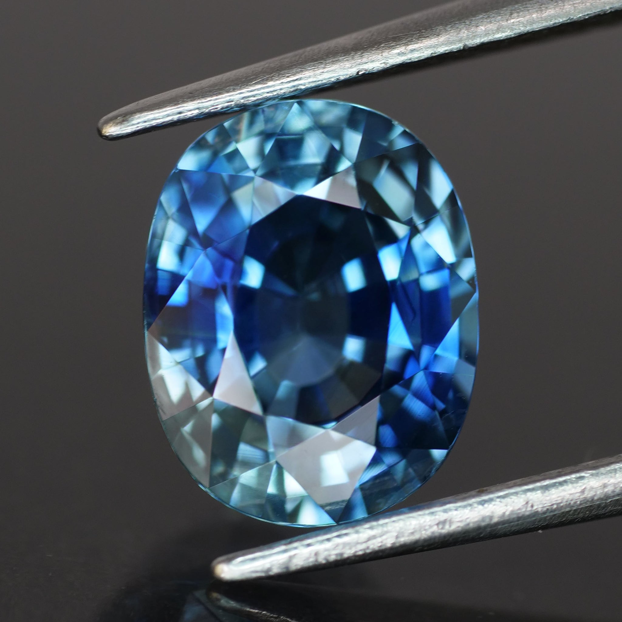 Sapphire | IGI certified | natural, teal color, oval cut 9x7mm, VS 2.96ct - Eden Garden Jewelry™