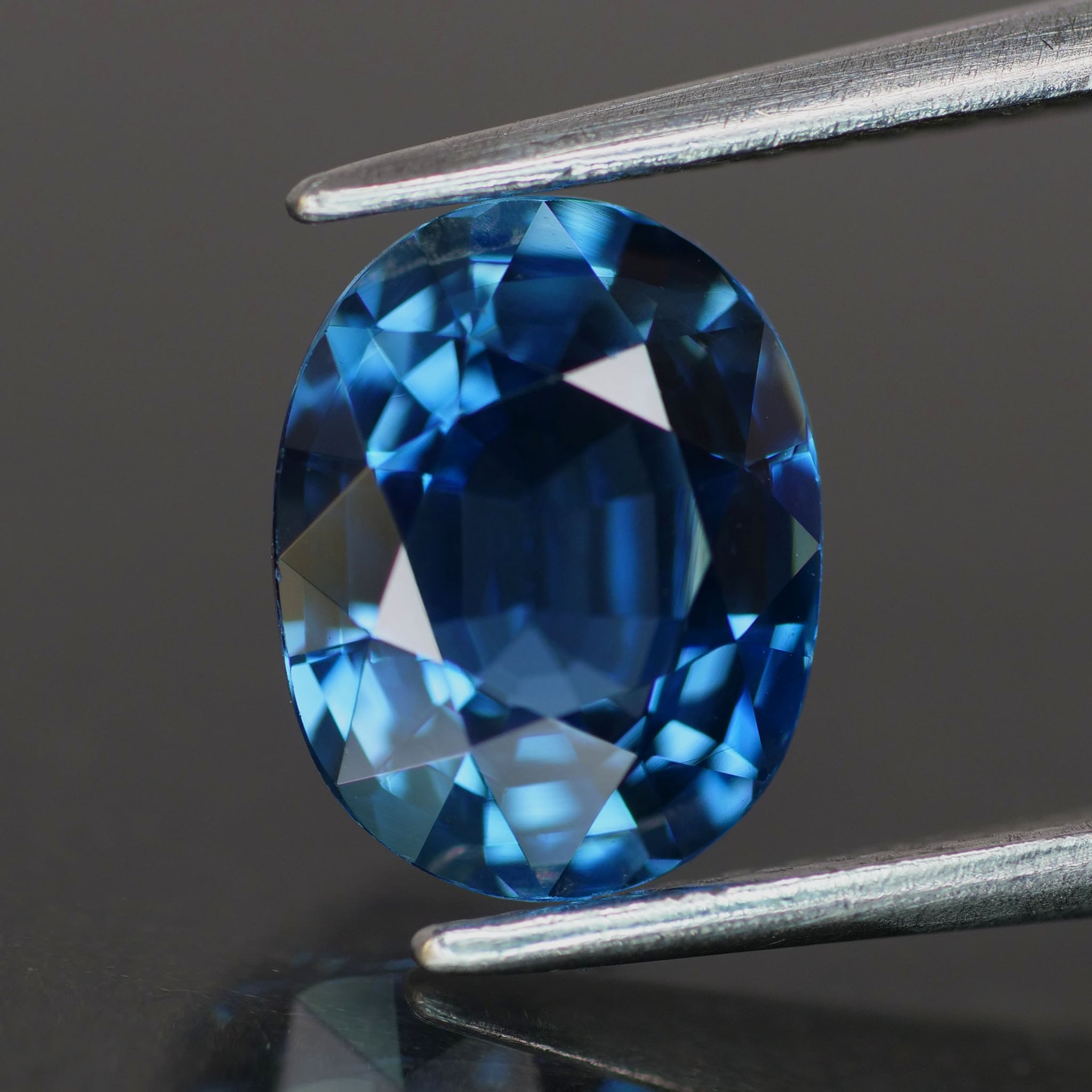 Blue Sapphire | IGI certified | natural, oval cut *8.5x6.5mm, VS 2ct - Eden Garden Jewelry™
