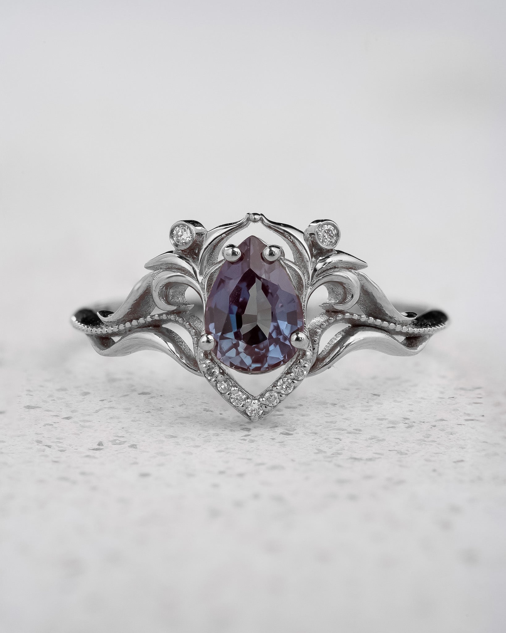 Vintage inspired gold ring with alexandrite and diamonds  / Lida small - Eden Garden Jewelry™