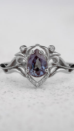 Vintage inspired gold ring with alexandrite and diamonds  / Lida small - Eden Garden Jewelry™