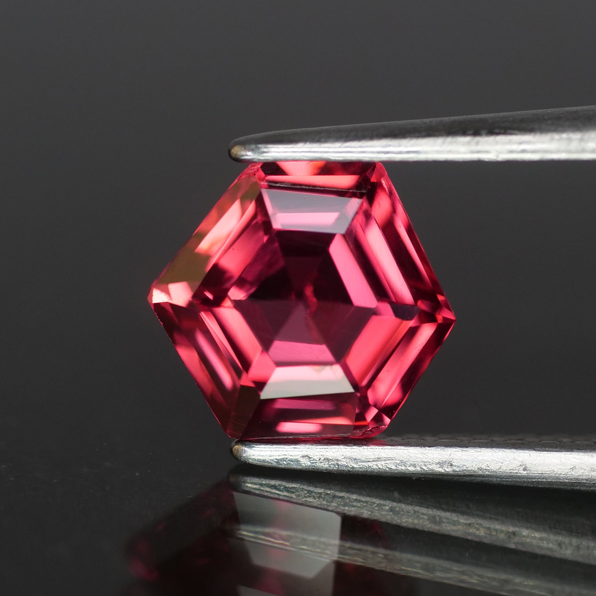Pink Spinel | natural, rosewood red color, hexagon cut *6.5x6.3mm, VS, 1.22ct - Eden Garden Jewelry™