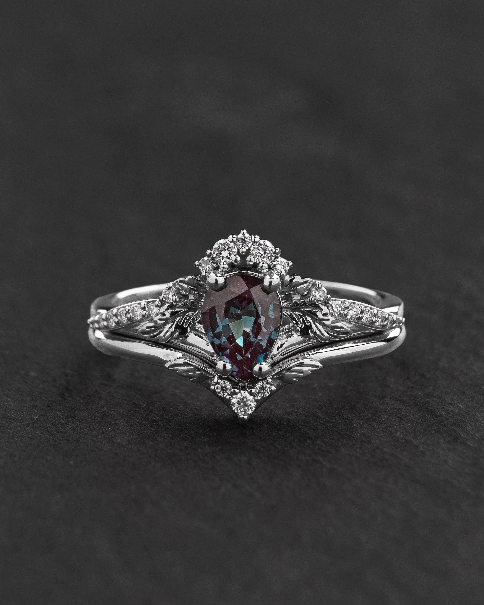 Amelia | bridal ring set, pear cut gemstone setting, 7x5 mm central - Eden Garden Jewelry™