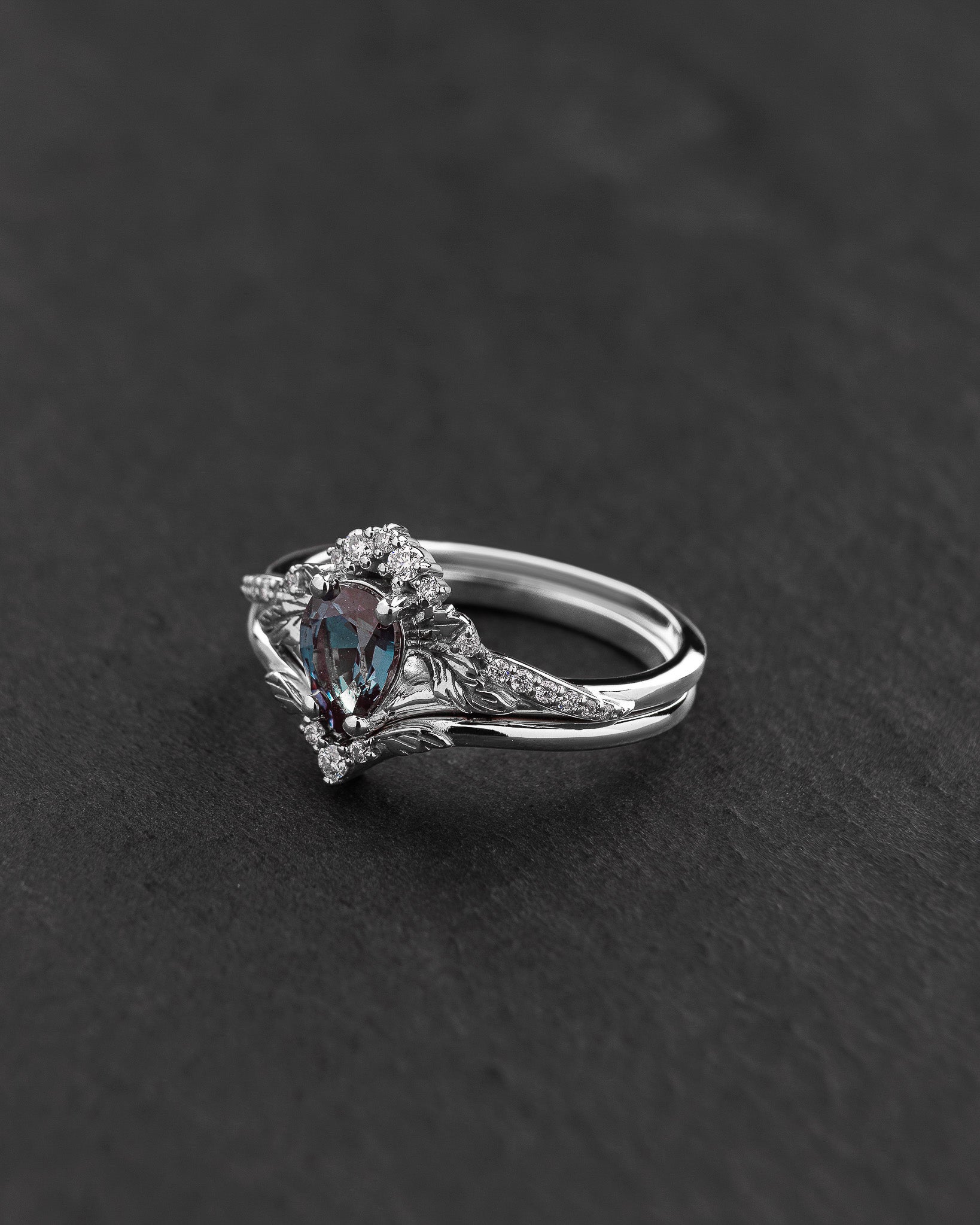Amelia | bridal ring set, pear cut gemstone setting, 7x5 mm central - Eden Garden Jewelry™