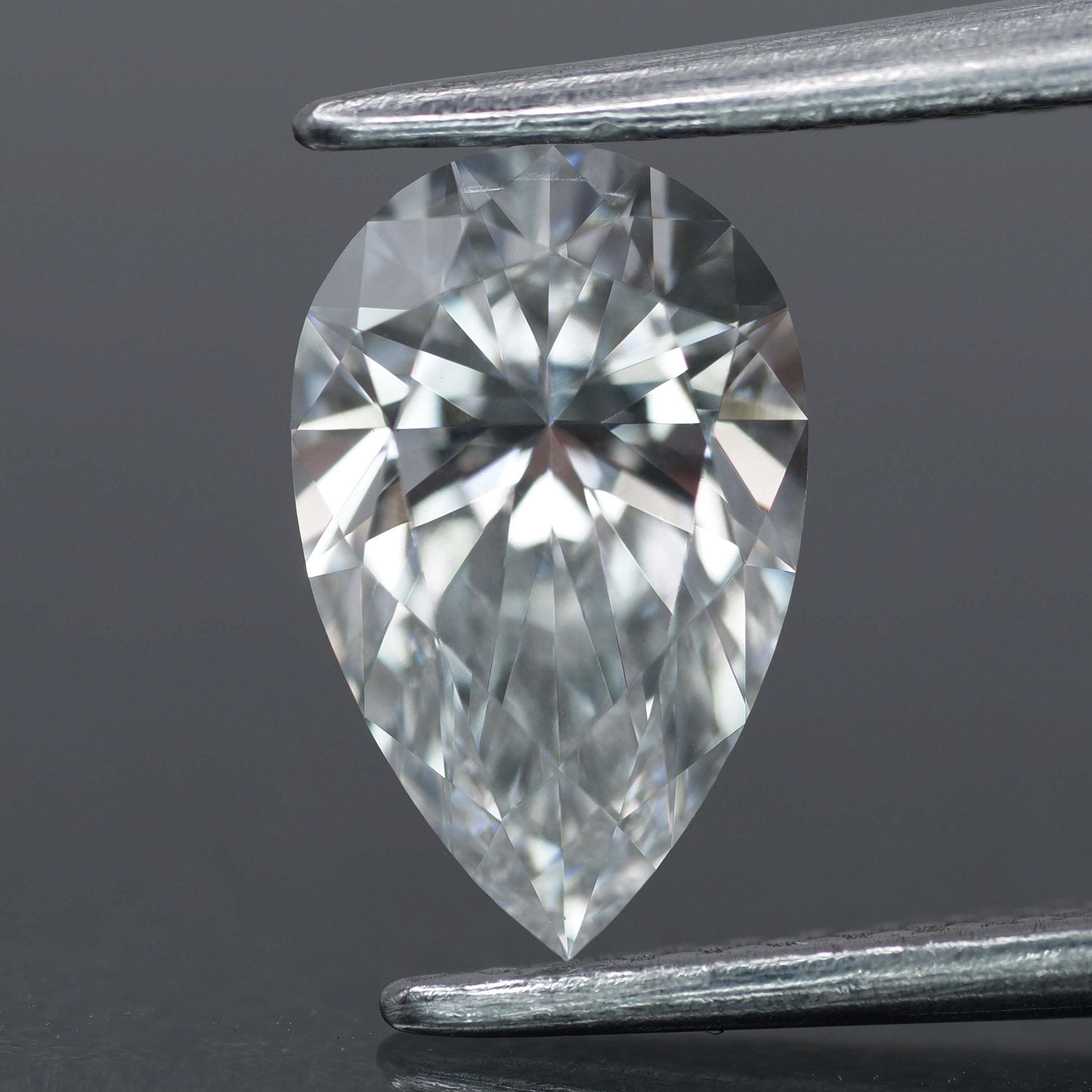 Lab grown diamond | IGI certified | pear-cut, 10x6.5mm, D color, VS1, 1.37ct - Eden Garden Jewelry™