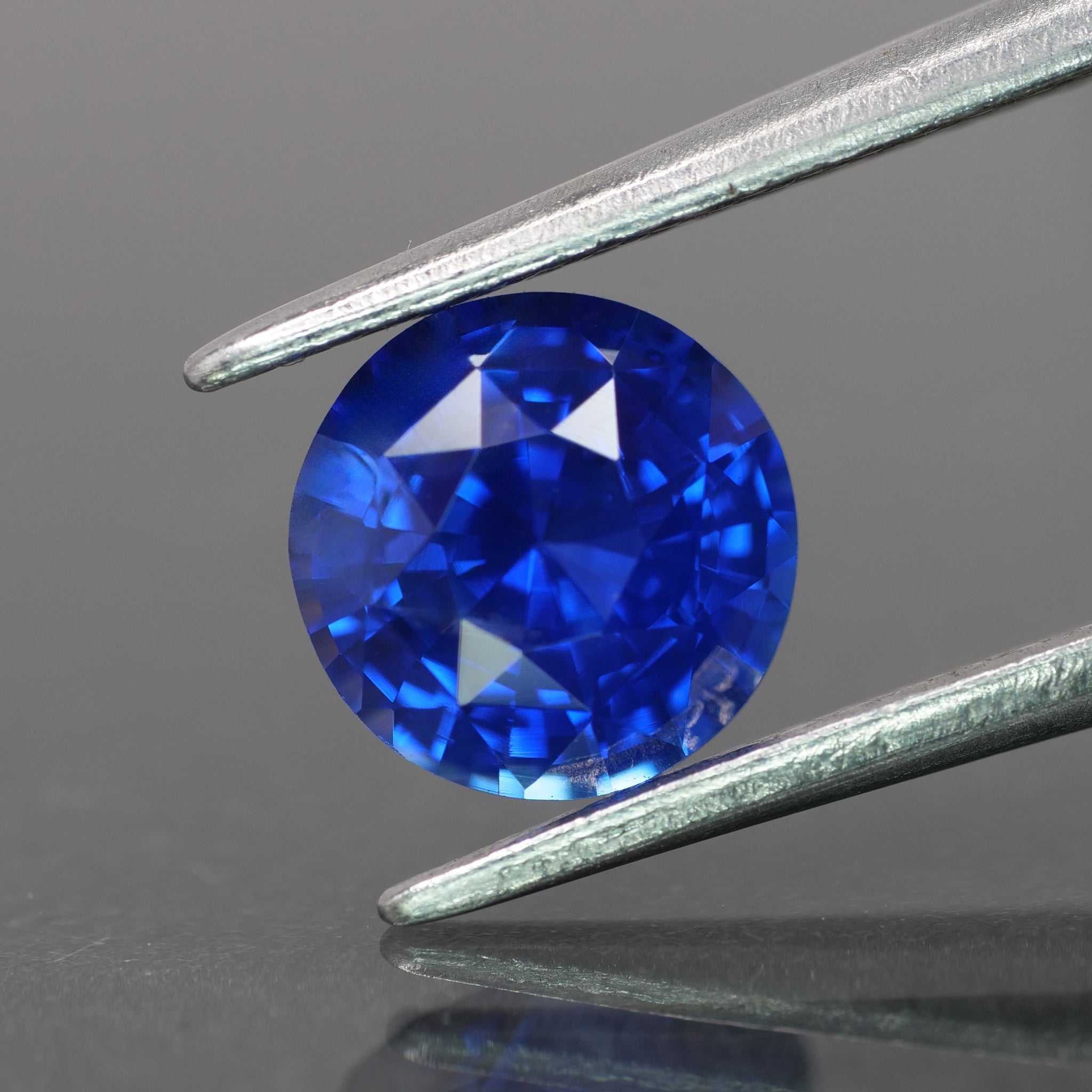 Sapphire | IGI certified | natural, royal blue color, round-cut, *6.5mm, 1.4ct, Sri Lanka