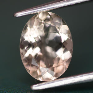 Morganite | natural, peach colour, oval cut 10x7mm, VS, 2.7ct - Eden Garden Jewelry™