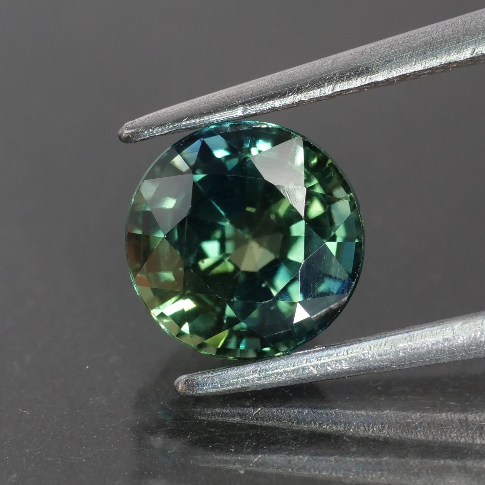 Sapphire Teal | IGI certified | natural, greenish blue, round cut 6.5 mm, 1.44ct - Eden Garden Jewelry™