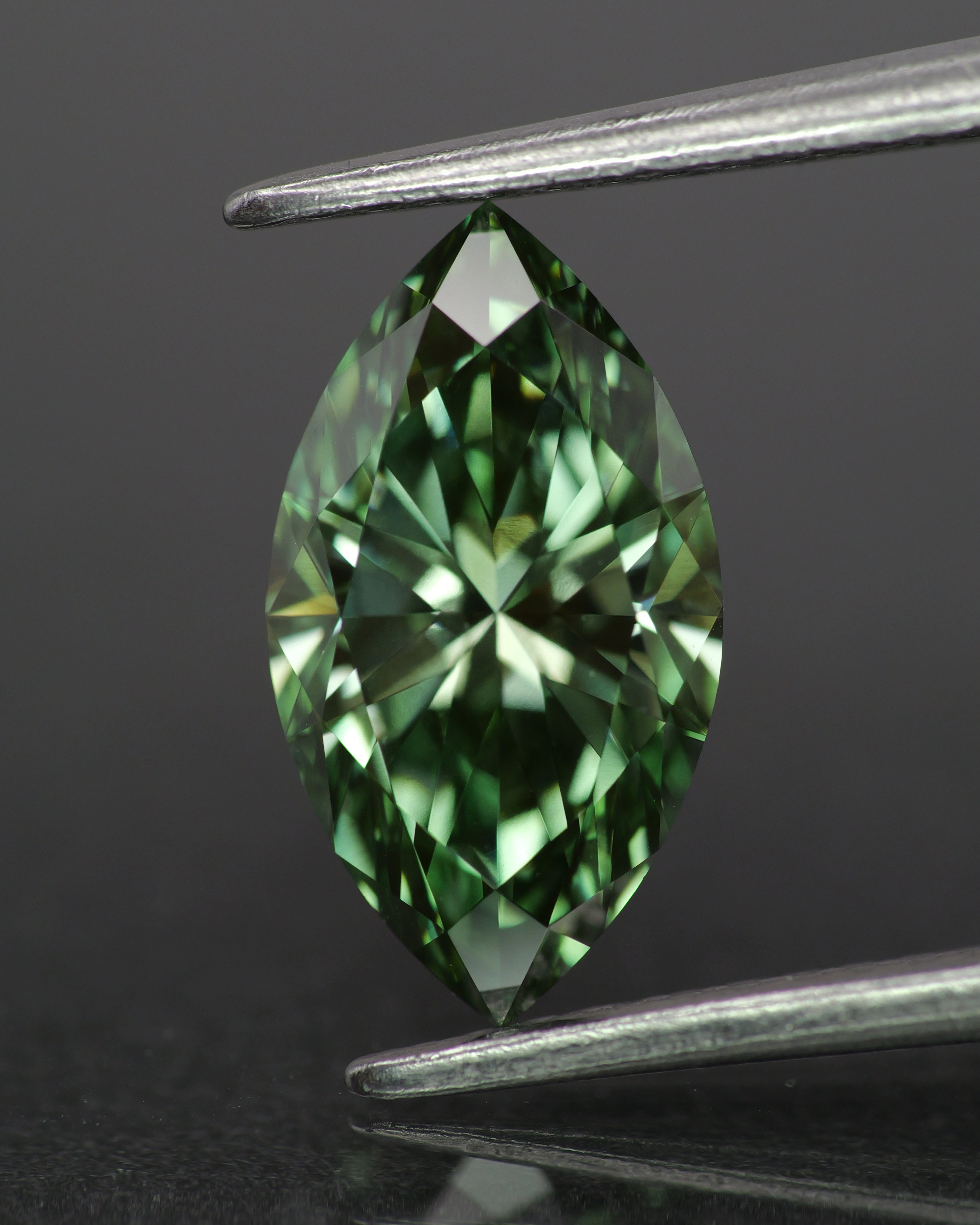 Lab grown diamond | IGI certified | marquise-cut, *11x6mm, Fancy vivid green color, VS1, 1.5ct - Eden Garden Jewelry™