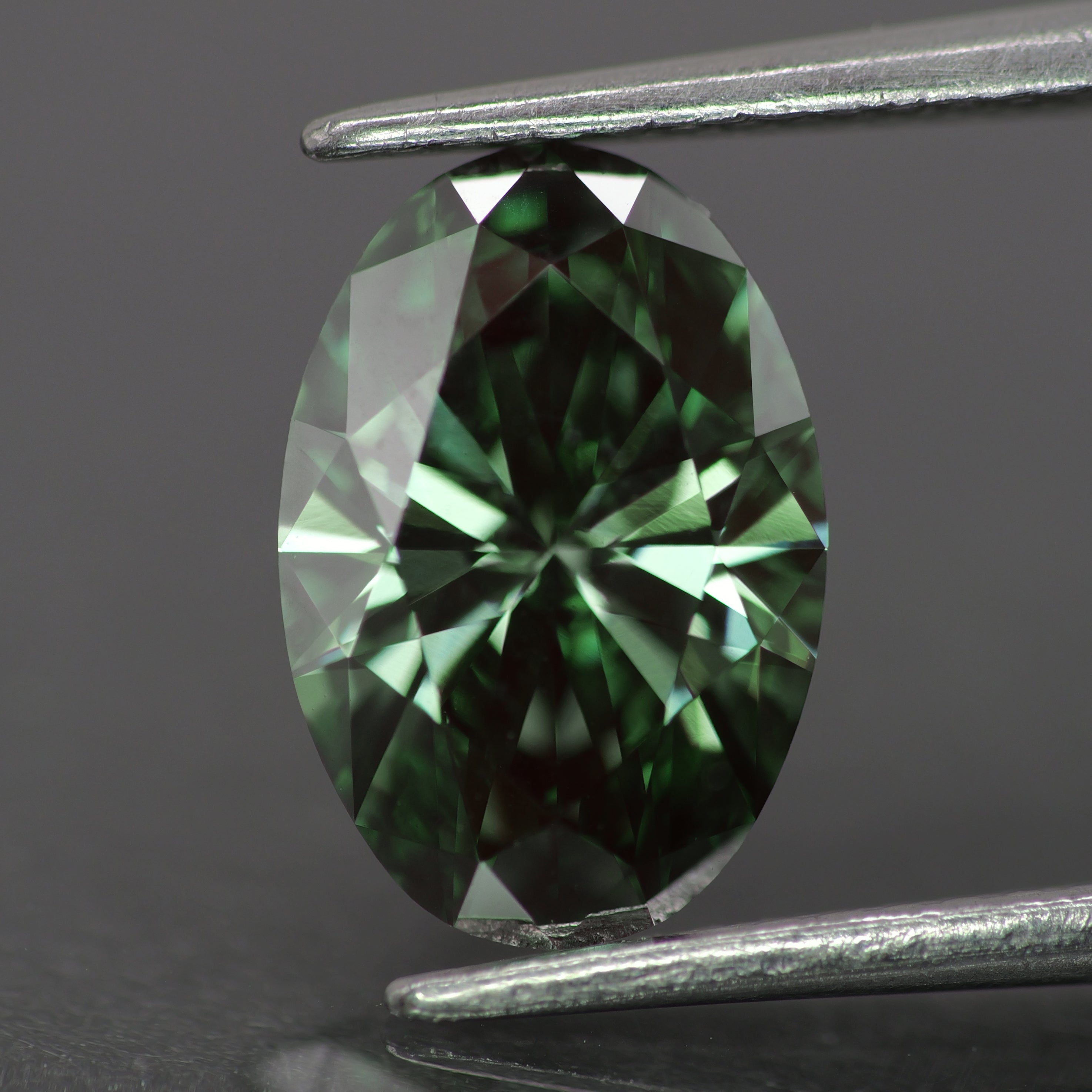 Lab grown diamond | IGI certified | oval-cut, *10x7mm, Fancy vivid green color, VVS2, 2ct (Copy) - Eden Garden Jewelry™