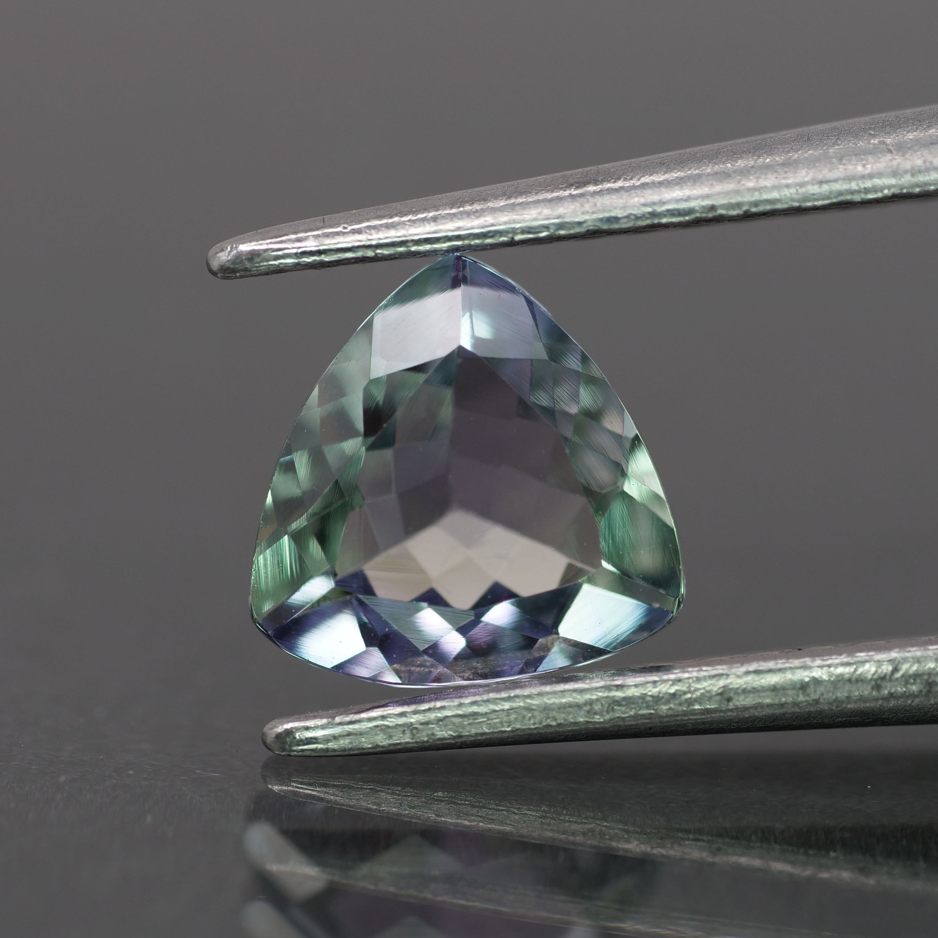 Tanzanite | natural, bi-color: purple & green color, trillion-cut, 6.5mm, 0.8ct - Eden Garden Jewelry™