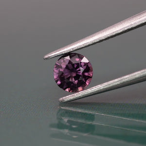 Sapphire | natural, purple color, round-cut, 4.5mm, 0.45ct