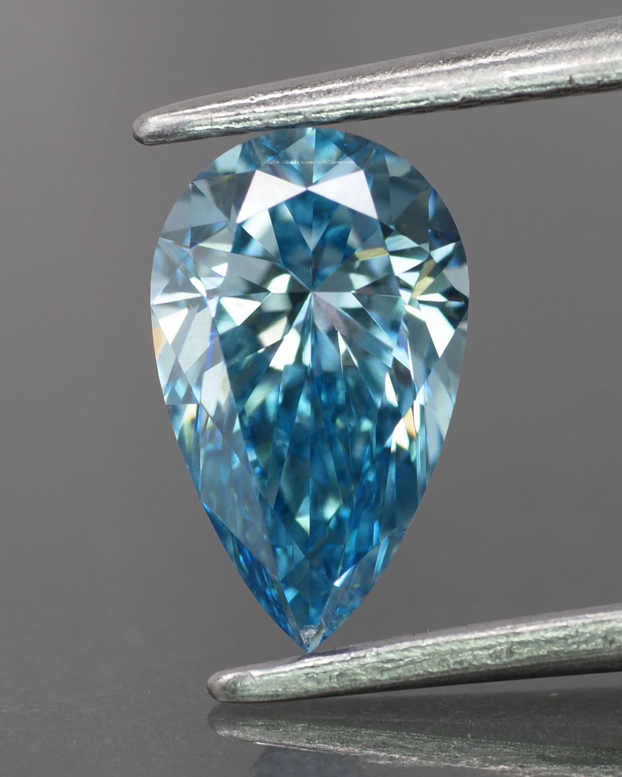 Lab grown diamond | IGI certified | pear-cut, *12x7.5mm, Fancy vivid blue color, VS-VVS, *2.5ct - Eden Garden Jewelry™