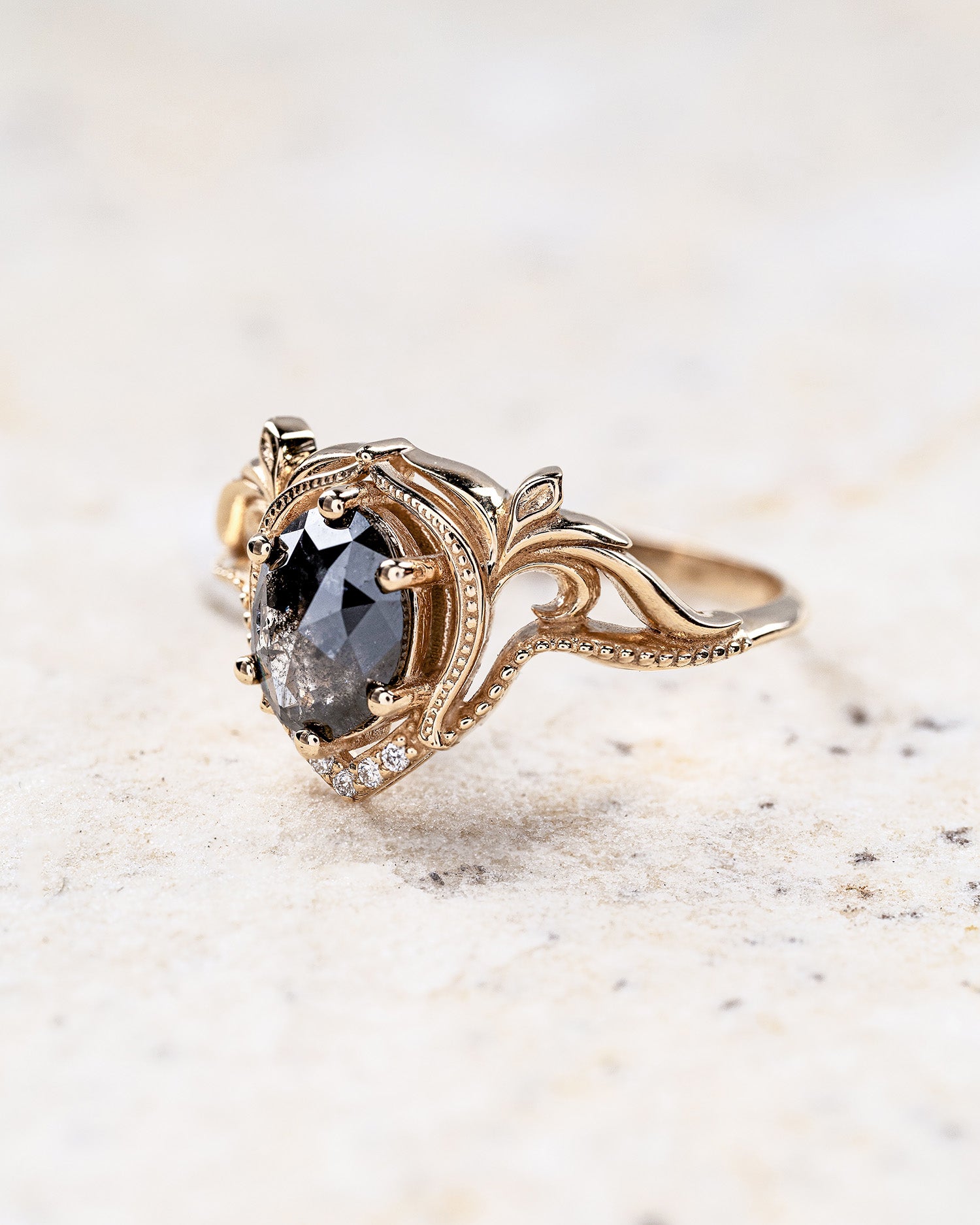 Salt & pepper diamond engagement ring / Lida oval - Eden Garden Jewelry™